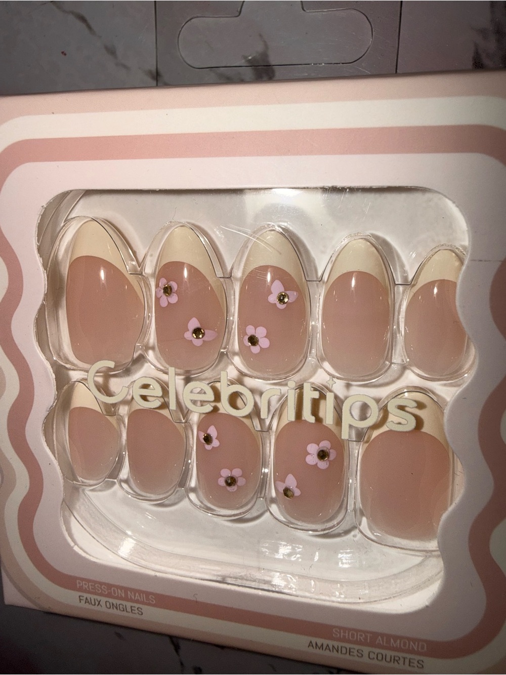 Celebritips Short Almond Press-On Nails - Yellow & Nude with Pink Daisies - Picture 2 of 4